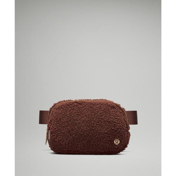 Lululemon Everywhere Belt Bag 1l Fleece - One Size - Brown Earth/Gold - Picture 1 of 5